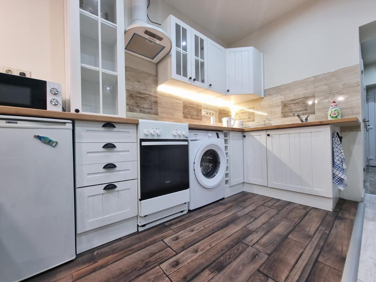 High Street Apartment *