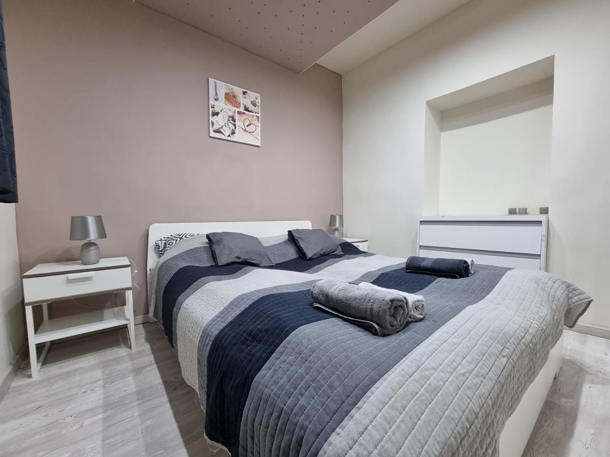 High Street Apartment *